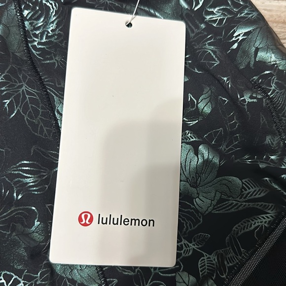 NWT Lululemon Hott Hot 4” shorts - Picture 4 of 4